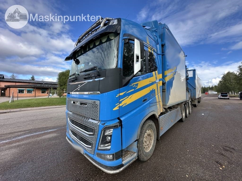 Volvo FH 16 750 - Autocarro con pianale/ Cassone fisso, Camion con gru: foto 2 Volvo FH 16 750 - Autocarro con pianale/ Cassone fisso, Camion con gru: foto 2