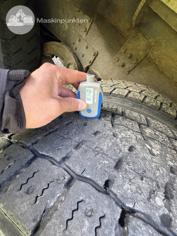 Camion con gru Volvo FM 12 340 Kranväxlare med flak: foto 22