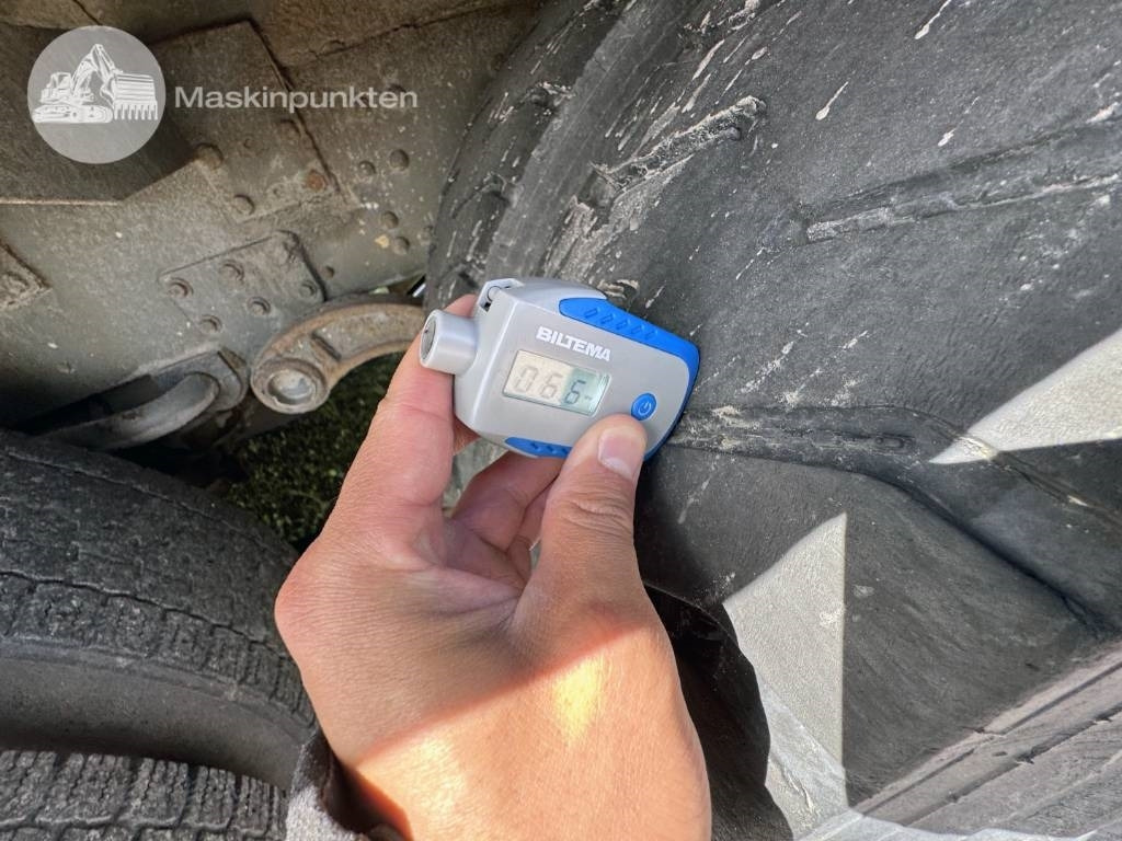 Camion con gru Volvo FM 12 340 Kranväxlare med flak: foto 13