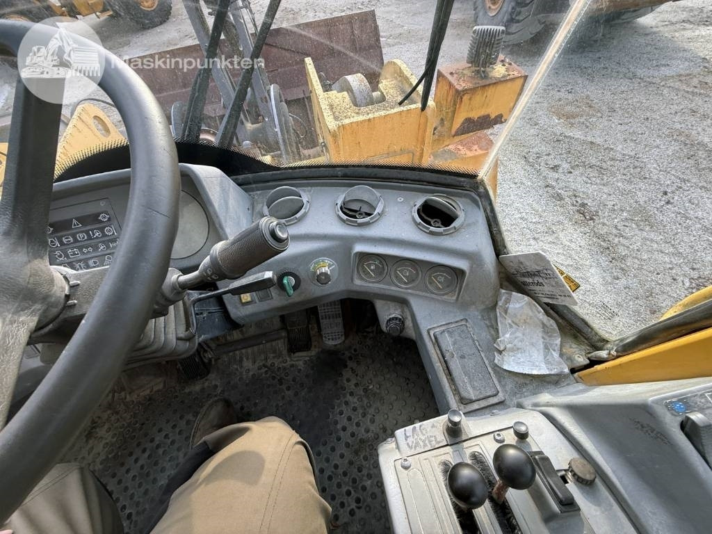 Pala gommata Volvo L 120 C: foto 12