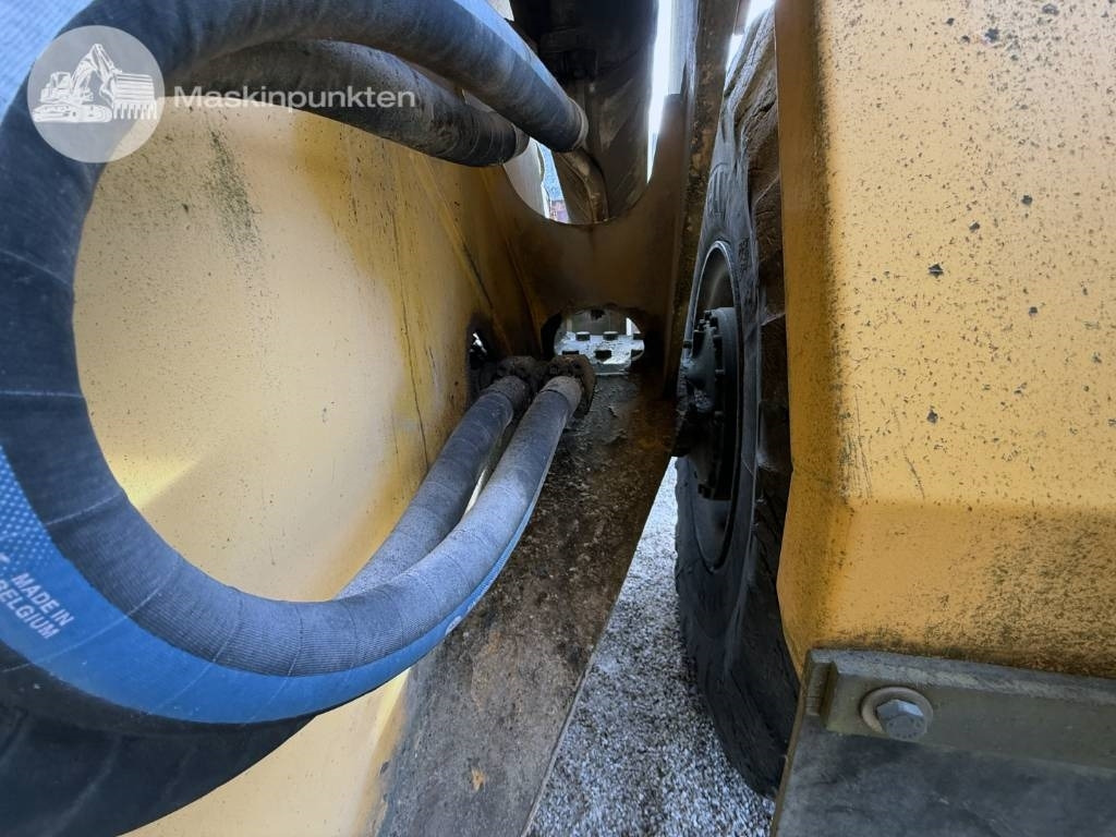 Pala gommata Volvo L 120 C: foto 48