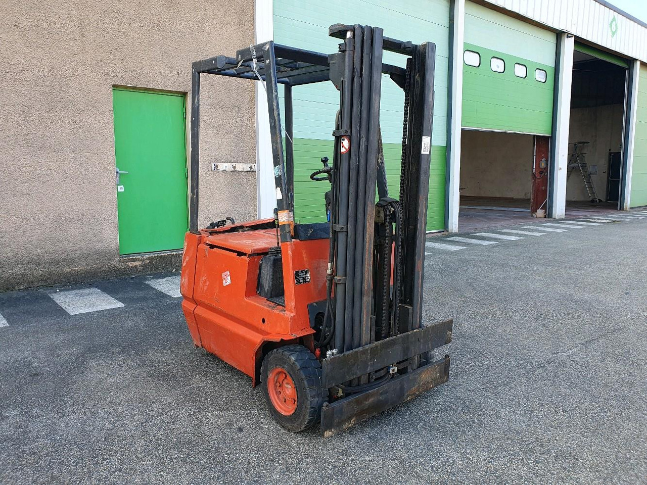 FENWICK LINDE CHARIOT ELEVATEUR - Carrello elevatore: foto 1 FENWICK LINDE CHARIOT ELEVATEUR - Carrello elevatore: foto 1