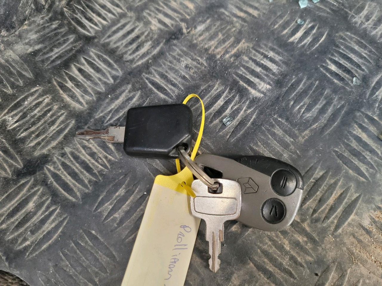 Autocarro furgonato RENAULT MIDLUM 180 DXL: foto 16 Autocarro furgonato RENAULT MIDLUM 180 DXL: foto 16