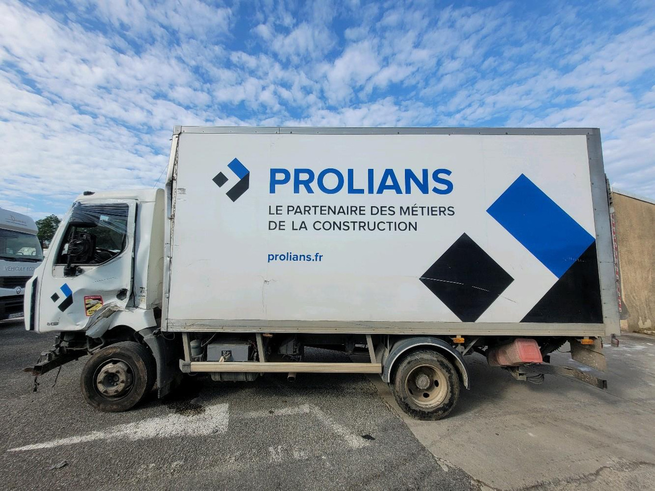 Autocarro furgonato RENAULT MIDLUM 180 DXL: foto 8 Autocarro furgonato RENAULT MIDLUM 180 DXL: foto 8