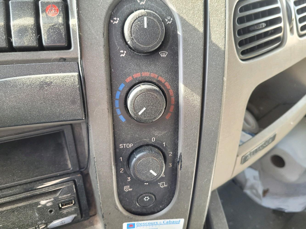 Autocarro furgonato RENAULT MIDLUM 180 DXL: foto 13 Autocarro furgonato RENAULT MIDLUM 180 DXL: foto 13