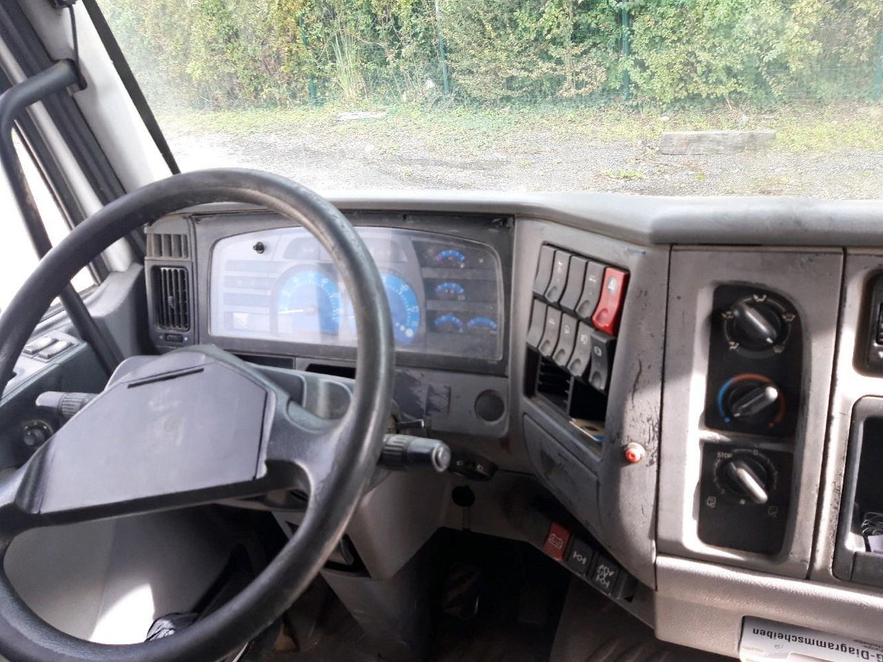 Camion cisterna RENAULT MIDLUM CITERNE 7500: foto 11