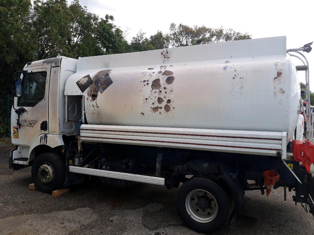 Camion cisterna RENAULT MIDLUM CITERNE 7500: foto 8