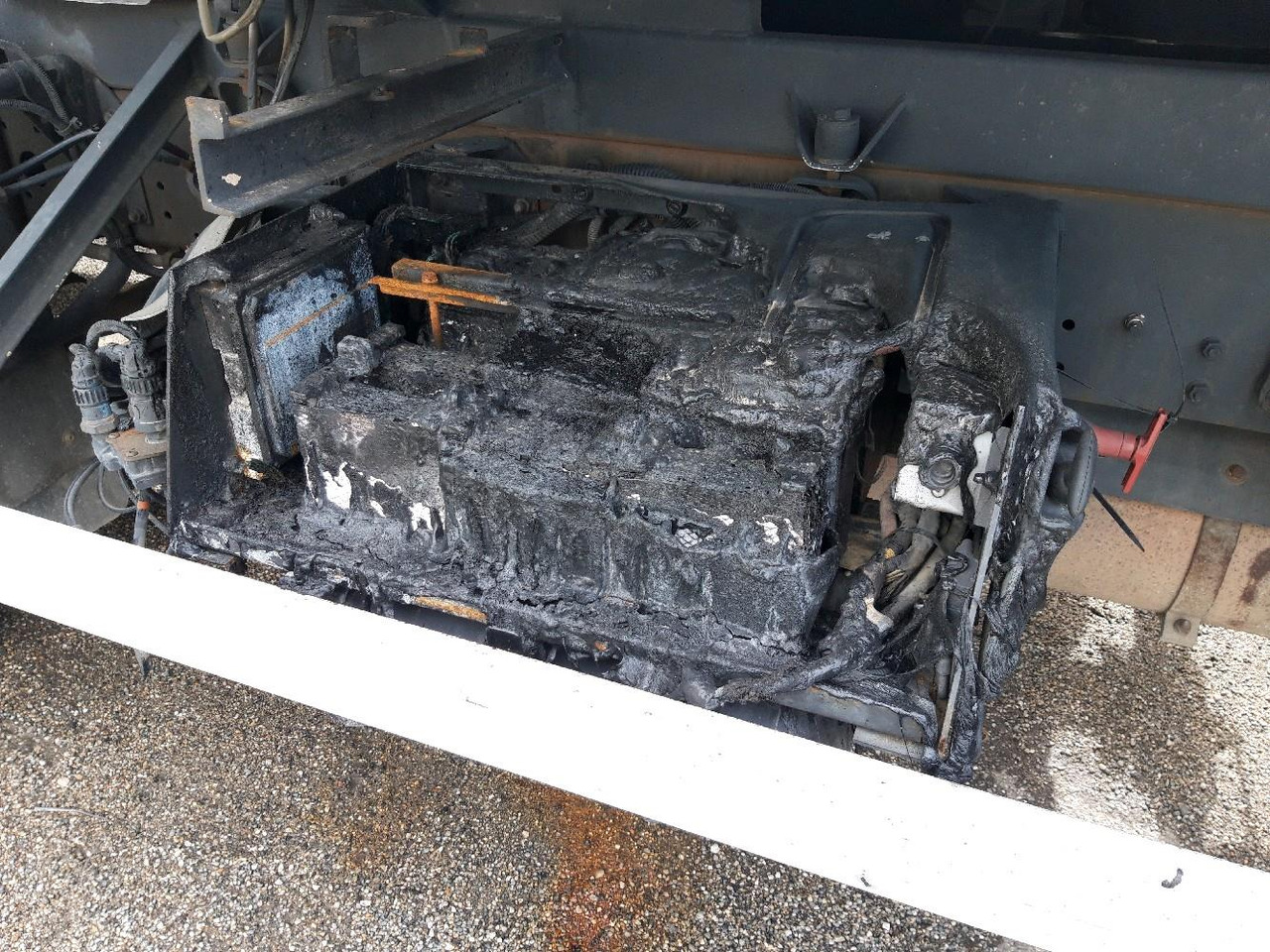 Camion cisterna RENAULT MIDLUM CITERNE 7500: foto 18