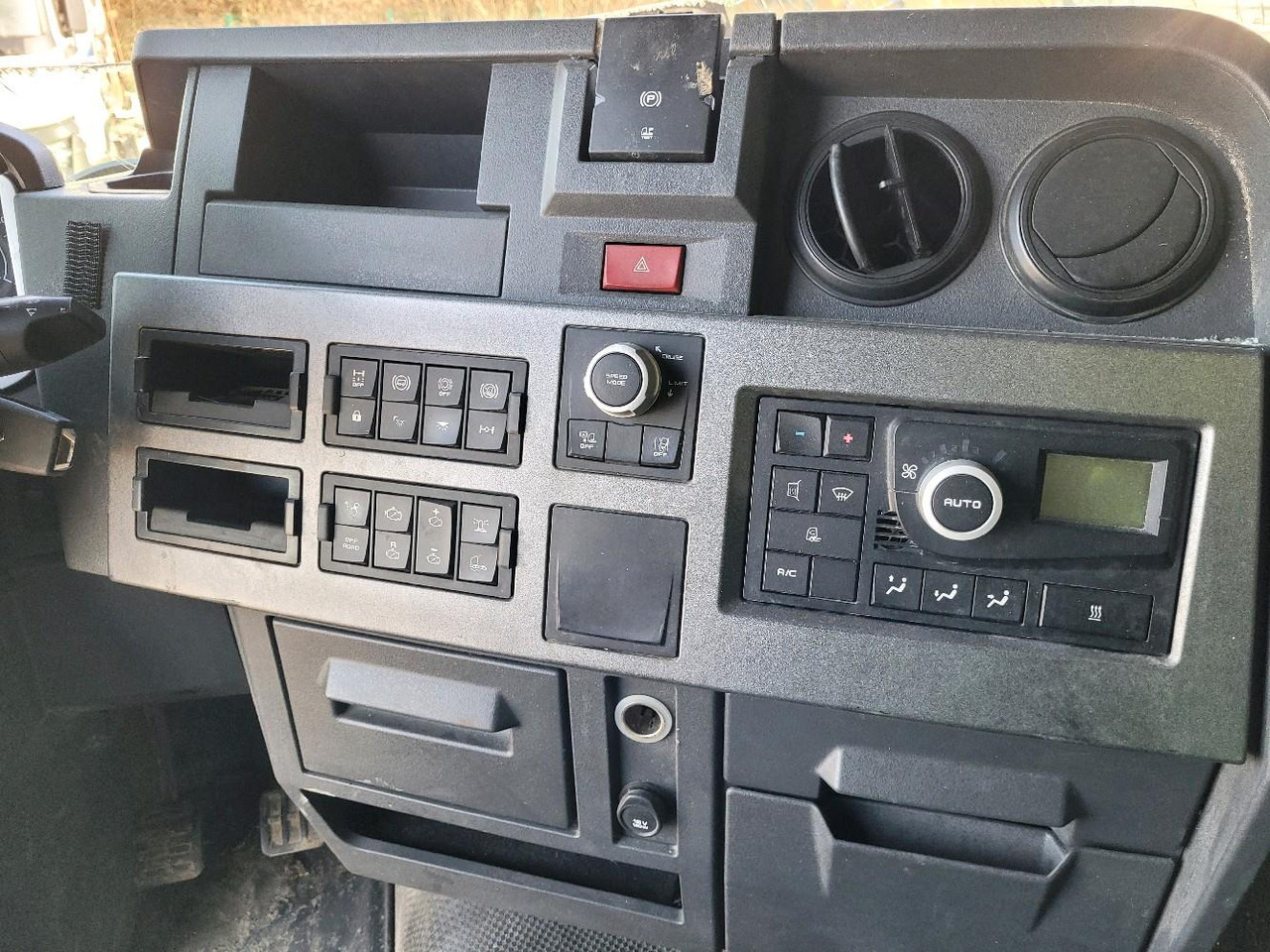 Trattore stradale RENAULT T 480: foto 13