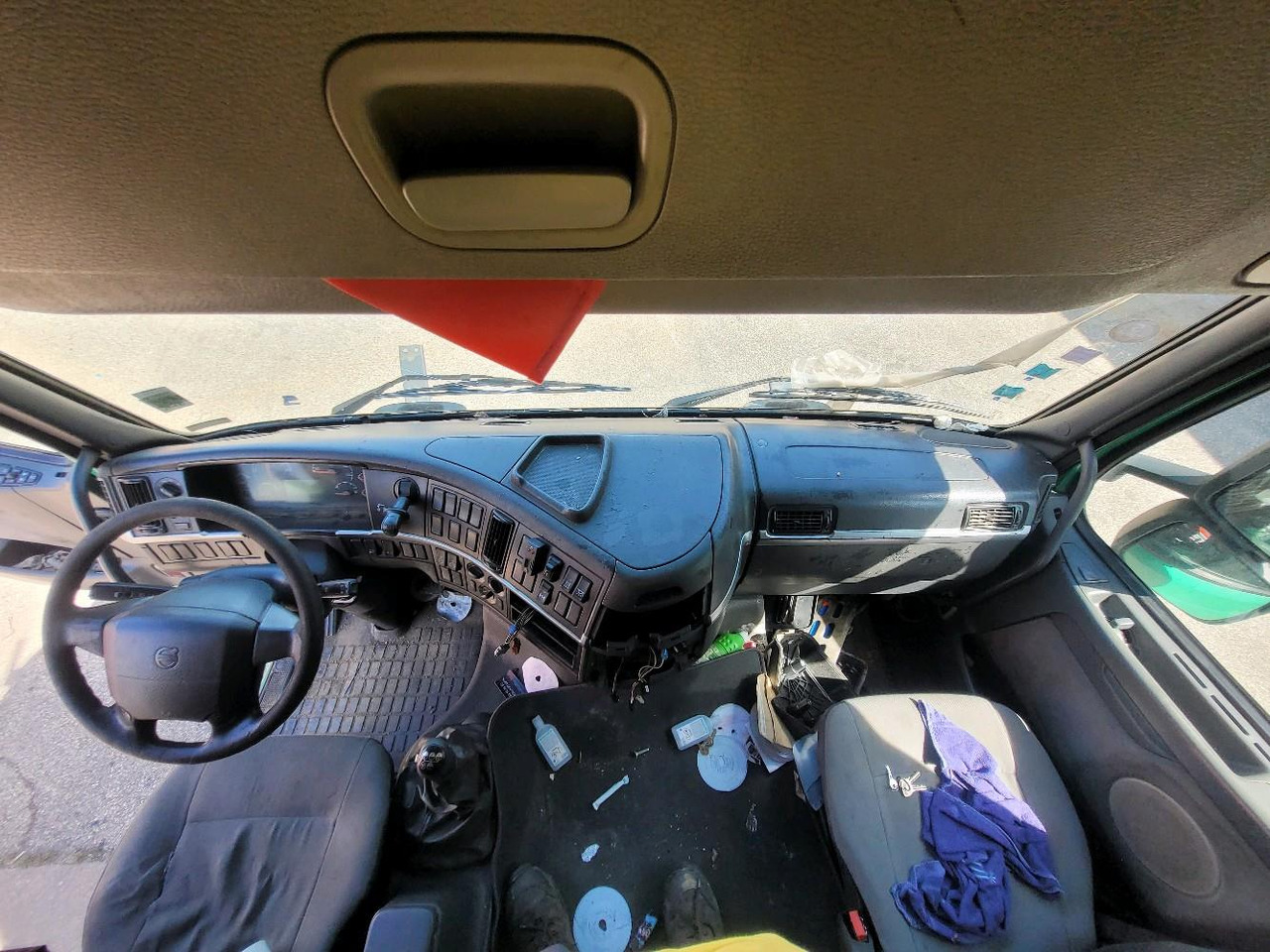 Autocarro portacontainer/ Caisse interchangeable VOLVO FH12 420 GLOBETROTTER: foto 14 Autocarro portacontainer/ Caisse interchangeable VOLVO FH12 420 GLOBETROTTER: foto 14