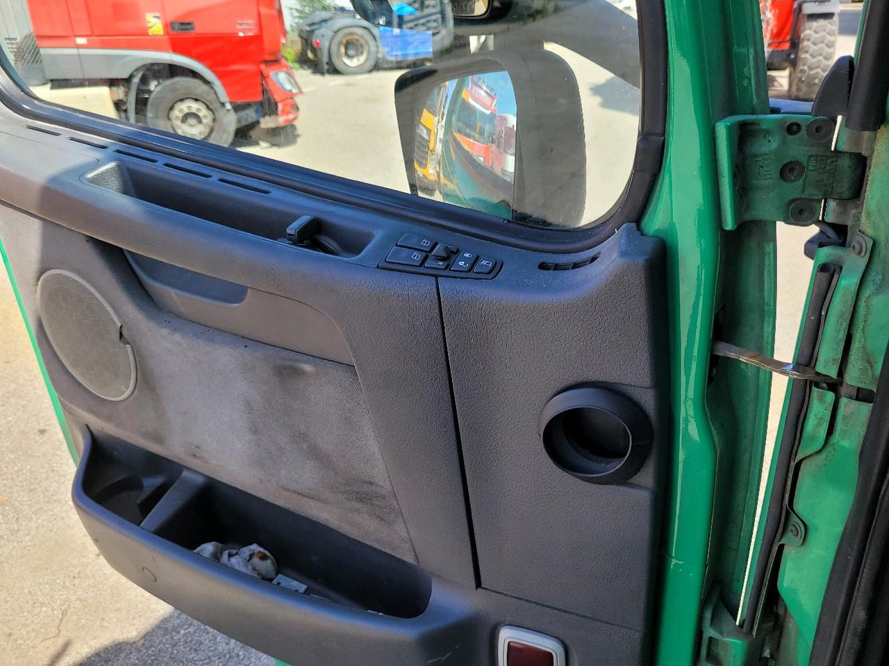 Autocarro portacontainer/ Caisse interchangeable VOLVO FH12 420 GLOBETROTTER: foto 19 Autocarro portacontainer/ Caisse interchangeable VOLVO FH12 420 GLOBETROTTER: foto 19