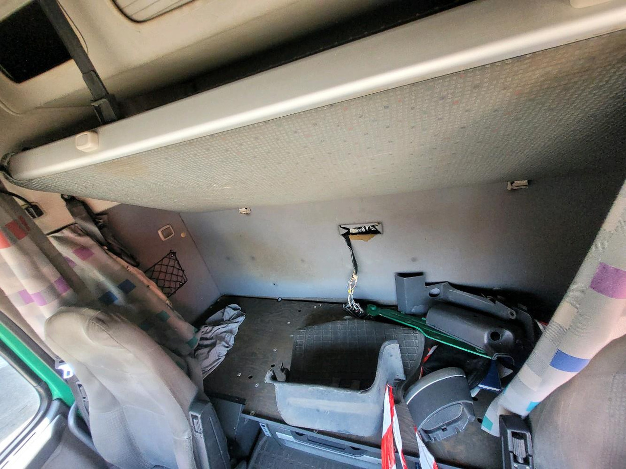 Autocarro portacontainer/ Caisse interchangeable VOLVO FH12 420 GLOBETROTTER: foto 12 Autocarro portacontainer/ Caisse interchangeable VOLVO FH12 420 GLOBETROTTER: foto 12