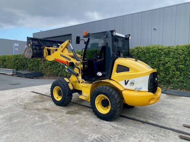 Yanmar V 8 - Pala gommata: foto 1 Yanmar V 8 - Pala gommata: foto 1