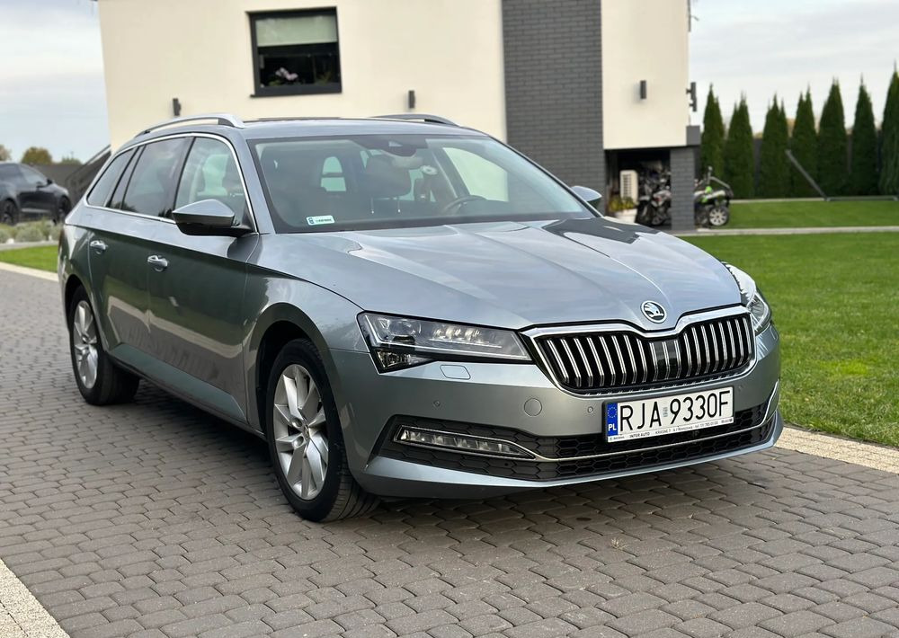 Skoda Superb 2.0 TDI SCR Style DSG - Station wagon: foto 3 Skoda Superb 2.0 TDI SCR Style DSG - Station wagon: foto 3