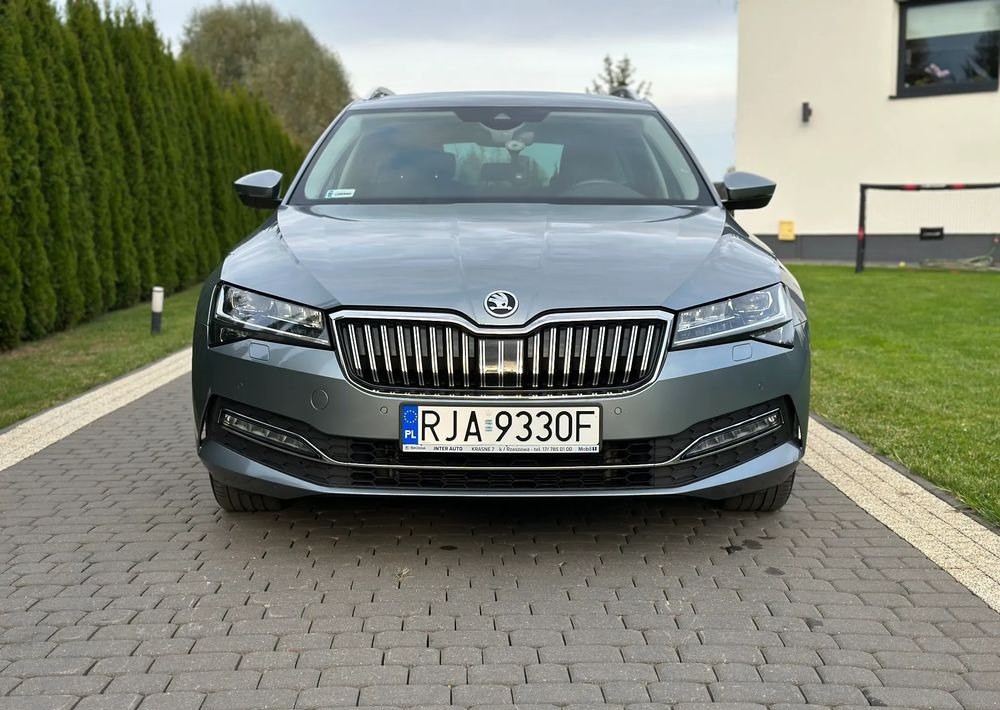 Skoda Superb 2.0 TDI SCR Style DSG - Station wagon: foto 2 Skoda Superb 2.0 TDI SCR Style DSG - Station wagon: foto 2
