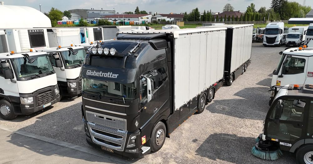 Volvo FH16 660 HP TANDEM 6x2 LIMITED EDITION - Camion centinato: foto 3 Volvo FH16 660 HP TANDEM 6x2 LIMITED EDITION - Camion centinato: foto 3