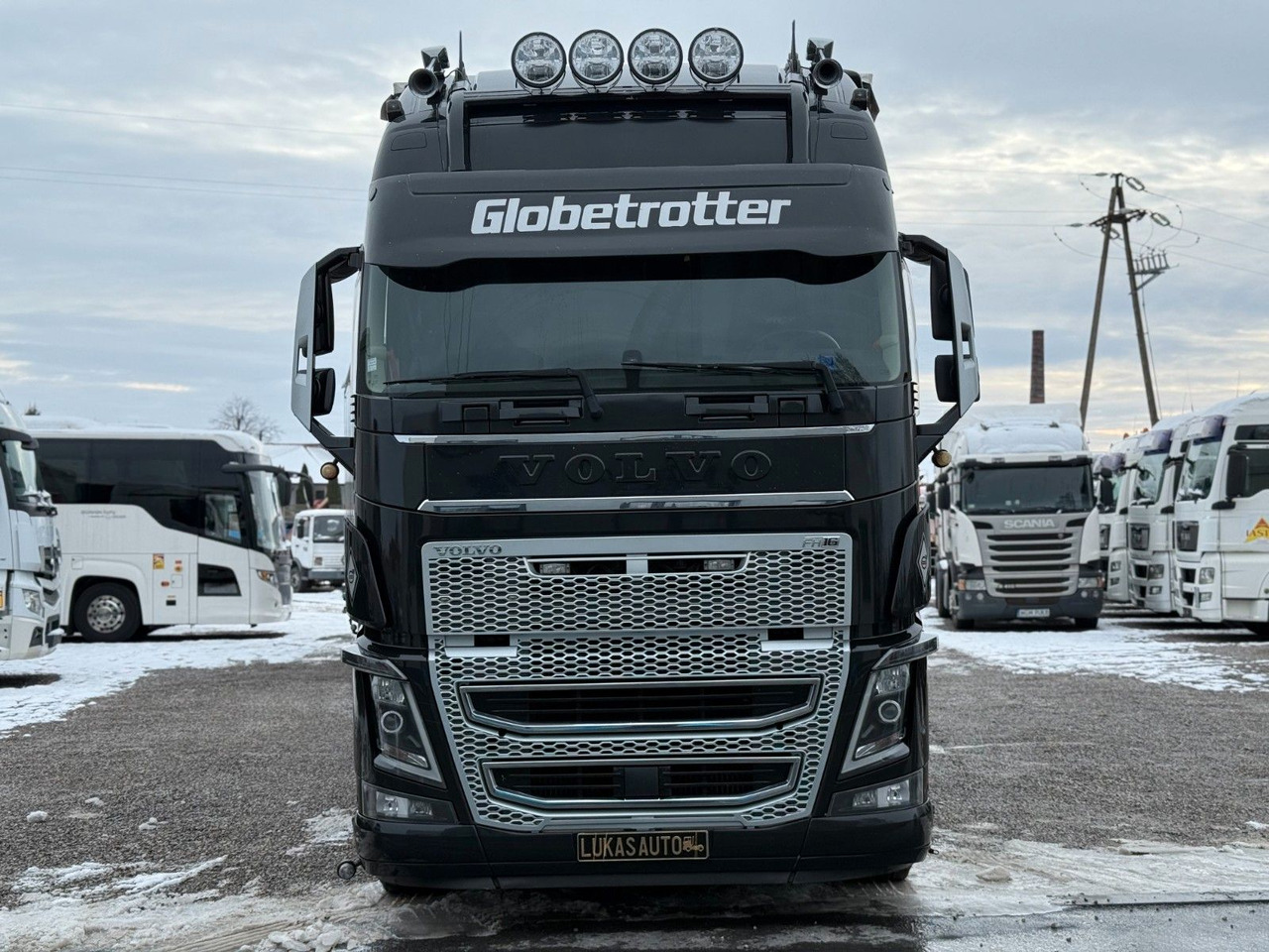 Volvo FH16 660 HP XL TANDEM 6x2 LIMITED EDITION - Autocarro furgonato: foto 2 Volvo FH16 660 HP XL TANDEM 6x2 LIMITED EDITION - Autocarro furgonato: foto 2