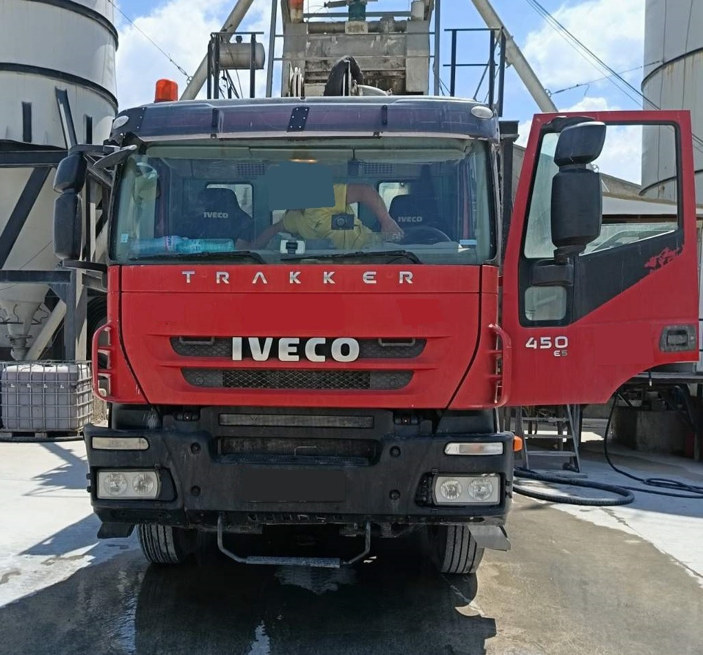 IVECO TRAKKER 450 COIME 35 - Pompa autocarrata: foto 2 IVECO TRAKKER 450 COIME 35 - Pompa autocarrata: foto 2