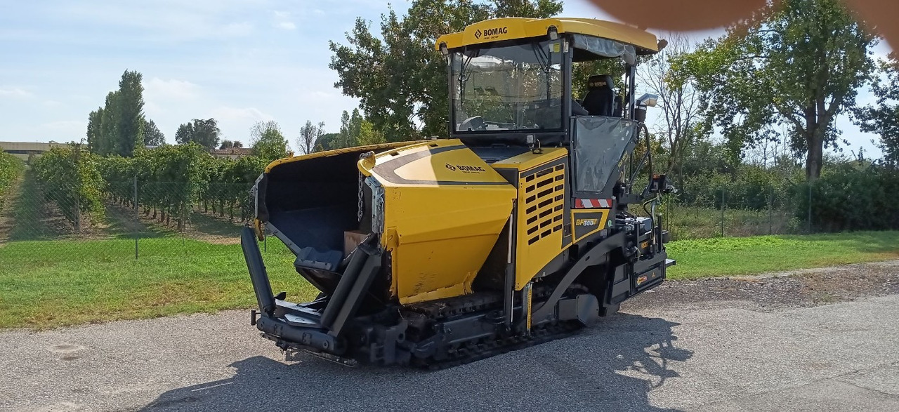 BOMAG IT BF 300 C-2 S340-2 TV Stage V/Tier 4f - Finitrice: foto 1 BOMAG IT BF 300 C-2 S340-2 TV Stage V/Tier 4f - Finitrice: foto 1