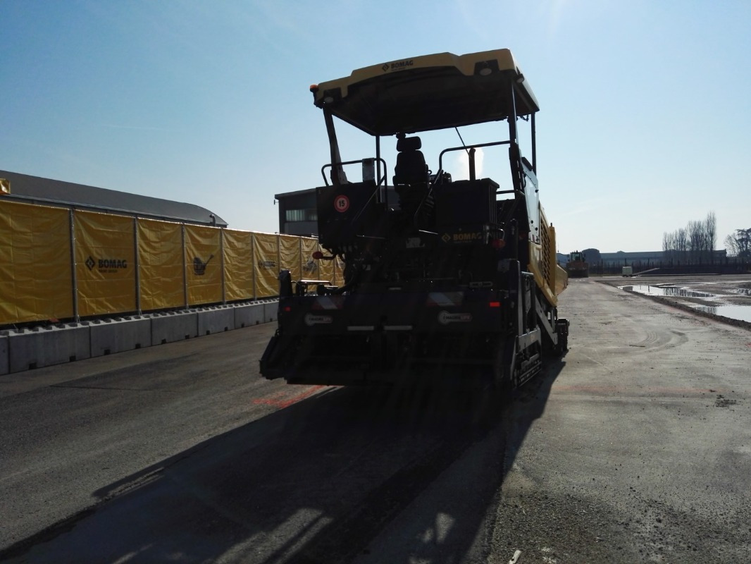 BOMAG IT BF 600 P-2 S500 Stage IV/Tier 4f - Finitrice: foto 3 BOMAG IT BF 600 P-2 S500 Stage IV/Tier 4f - Finitrice: foto 3