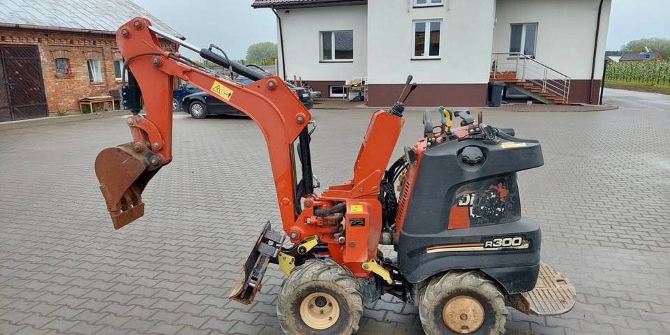 Ditch Witch R300 - Scavafossi: foto 1 Ditch Witch R300 - Scavafossi: foto 1
