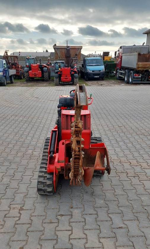 Koparka łańcuchowa Ditch Witch C24X 24 KM Honda - Scavafossi: foto 3 Koparka łańcuchowa Ditch Witch C24X 24 KM Honda - Scavafossi: foto 3
