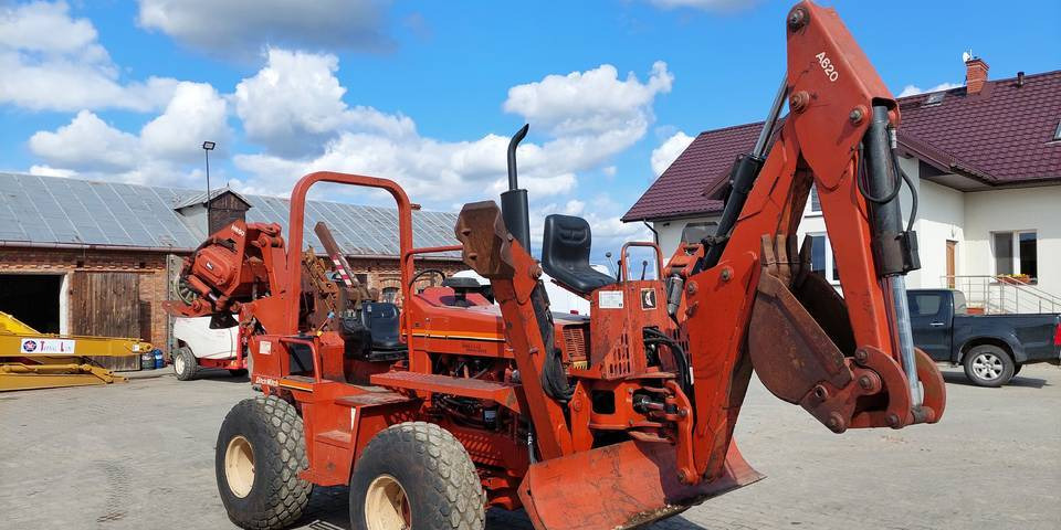 Koparka łańcuchowa pługoukładacz Ditch Witch 8020 Combo - Scavafossi: foto 2 Koparka łańcuchowa pługoukładacz Ditch Witch 8020 Combo - Scavafossi: foto 2
