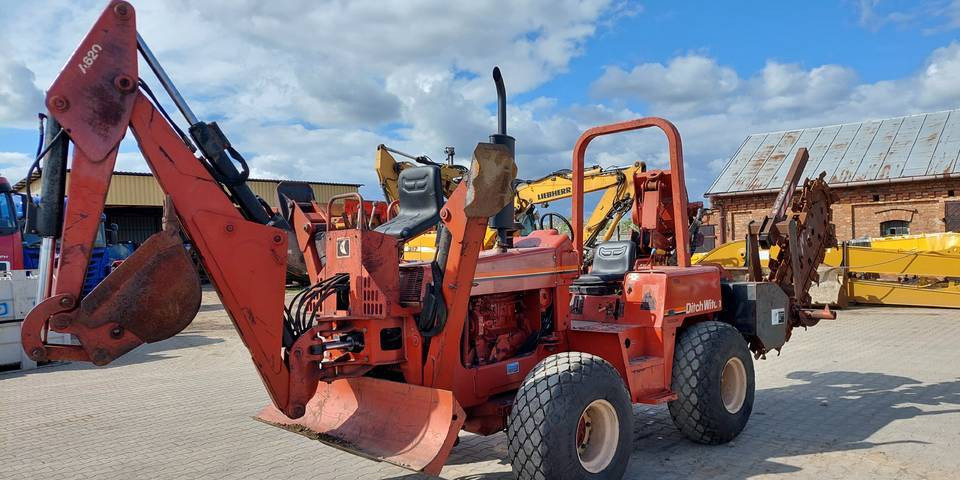 Koparka łańcuchowa pługoukładacz Ditch Witch 8020 Combo - Scavafossi: foto 3 Koparka łańcuchowa pługoukładacz Ditch Witch 8020 Combo - Scavafossi: foto 3