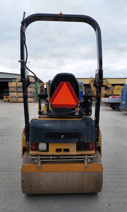 Walec Caterpillar CB24 2700 kg CAT - Rullo: foto 4 Walec Caterpillar CB24 2700 kg CAT - Rullo: foto 4