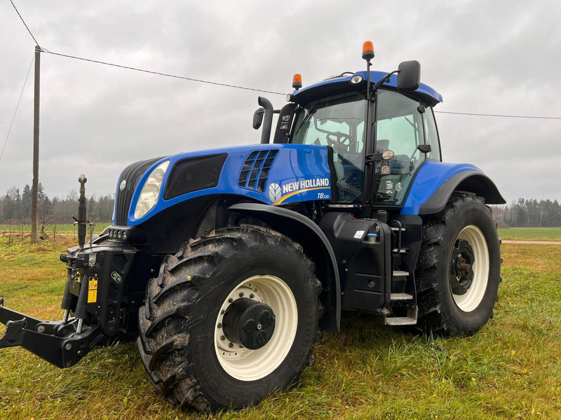 New Holland T8.330 - Trattore: foto 2 New Holland T8.330 - Trattore: foto 2