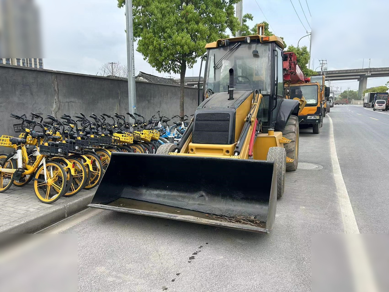 CASE 580 - Terna: foto 3 CASE 580 - Terna: foto 3