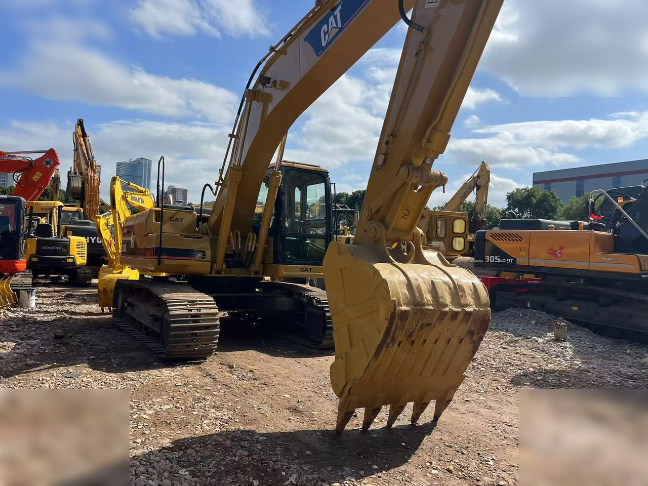 CATERPILLAR 320BL - Escavatore cingolato: foto 2 CATERPILLAR 320BL - Escavatore cingolato: foto 2
