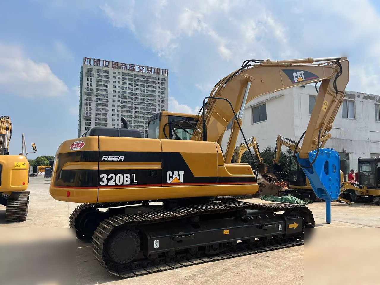 CATERPILLAR 320BL - Escavatore cingolato: foto 2 CATERPILLAR 320BL - Escavatore cingolato: foto 2