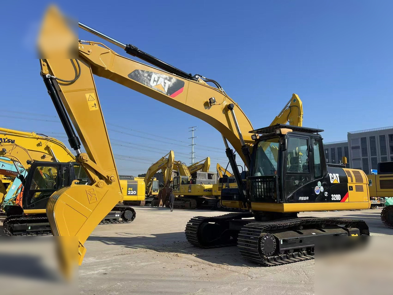 CATERPILLAR 320D - Escavatore cingolato: foto 2 CATERPILLAR 320D - Escavatore cingolato: foto 2