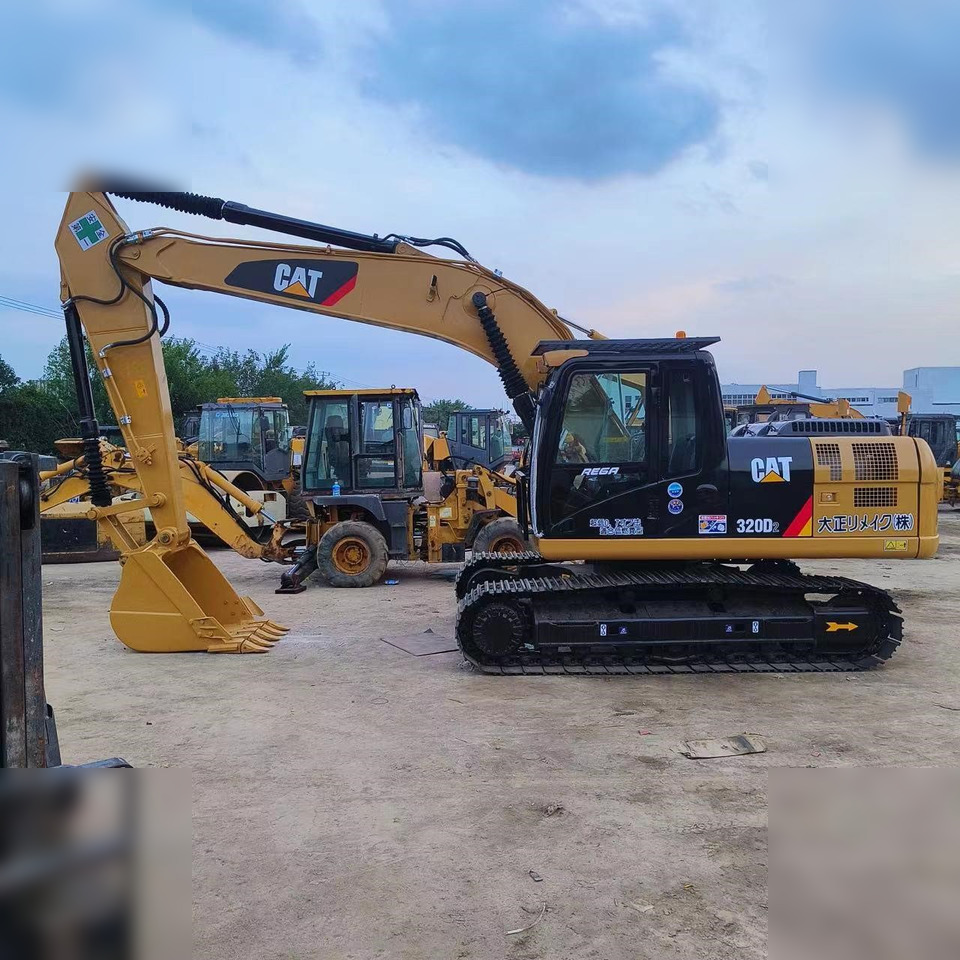CATERPILLAR 320D2 - Escavatore cingolato: foto 1 CATERPILLAR 320D2 - Escavatore cingolato: foto 1