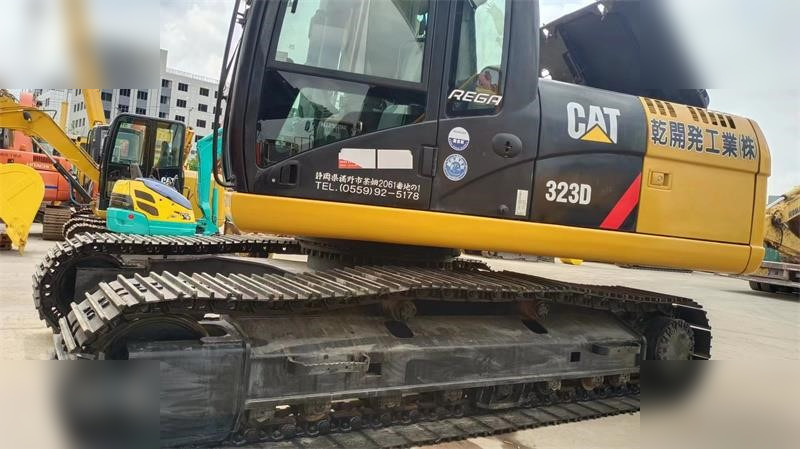 CATERPILLAR 323D - Escavatore cingolato: foto 2 CATERPILLAR 323D - Escavatore cingolato: foto 2