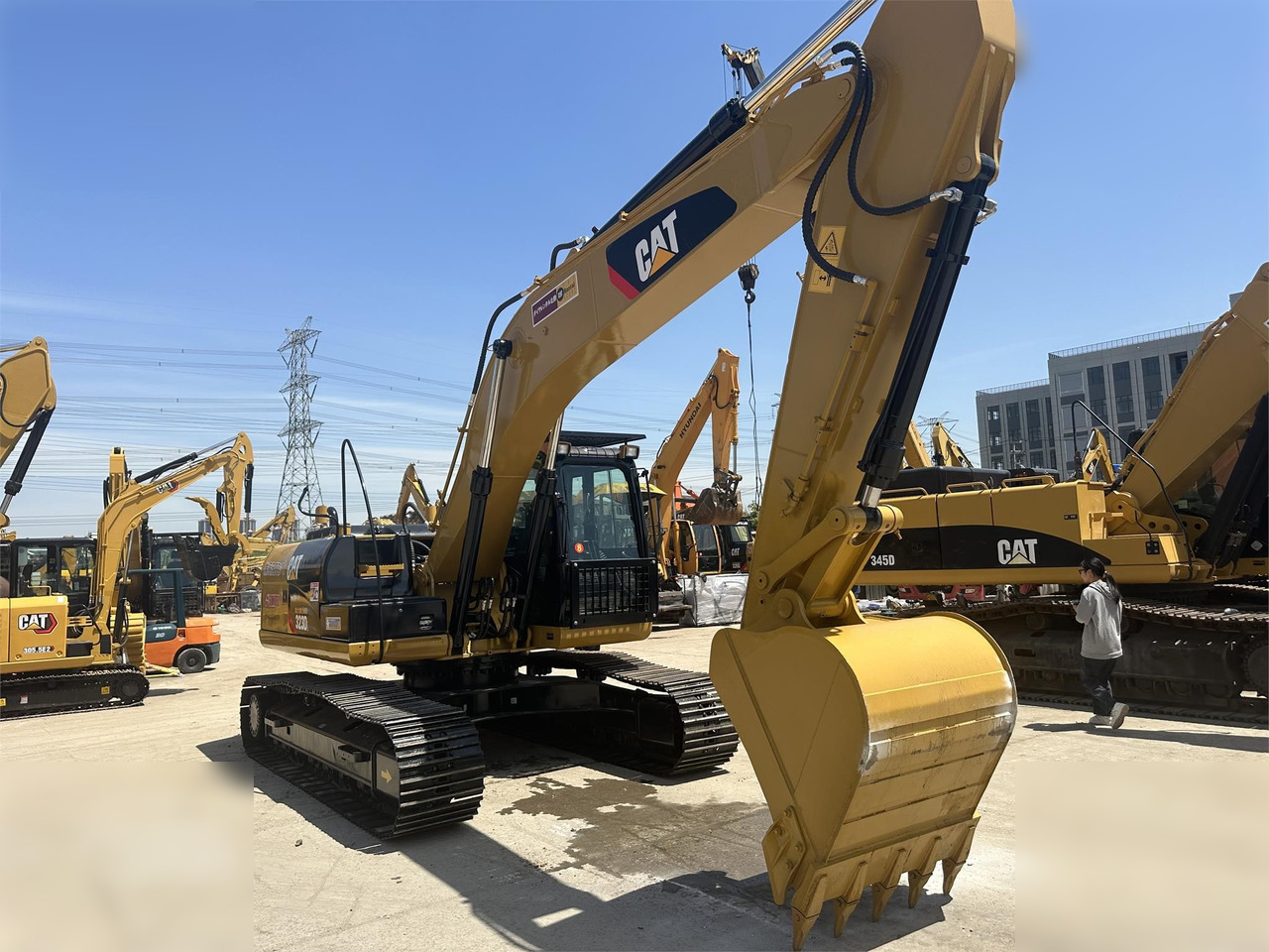 CATERPILLAR 323DL - Escavatore cingolato: foto 2 CATERPILLAR 323DL - Escavatore cingolato: foto 2