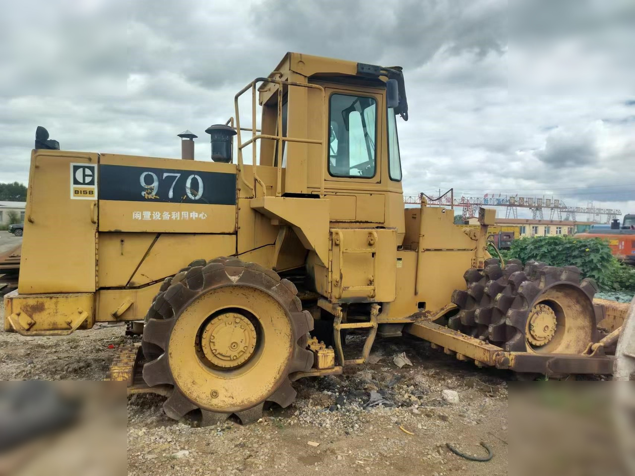 CATERPILLAR 815B - Rullo compattatore/ Rullo compressore: foto 1 CATERPILLAR 815B - Rullo compattatore/ Rullo compressore: foto 1