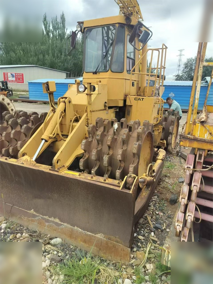 CATERPILLAR 815B - Rullo compattatore/ Rullo compressore: foto 5 CATERPILLAR 815B - Rullo compattatore/ Rullo compressore: foto 5