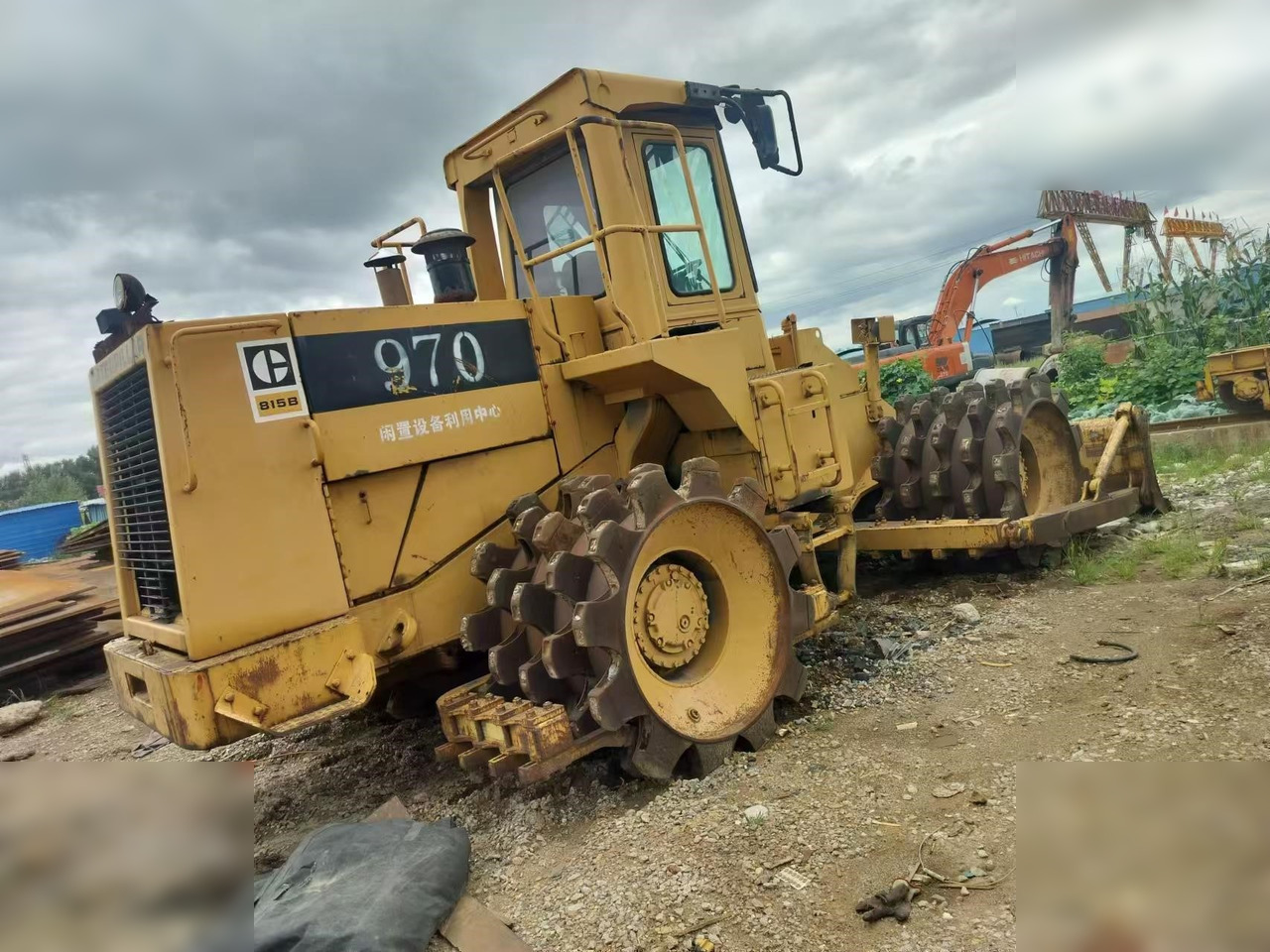 CATERPILLAR 815B - Rullo compattatore/ Rullo compressore: foto 2 CATERPILLAR 815B - Rullo compattatore/ Rullo compressore: foto 2