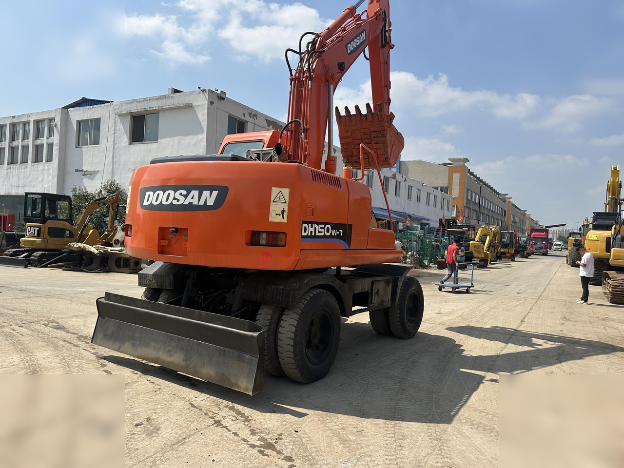 DOOSAN DH150W-7 - Escavatore gommato: foto 3 DOOSAN DH150W-7 - Escavatore gommato: foto 3