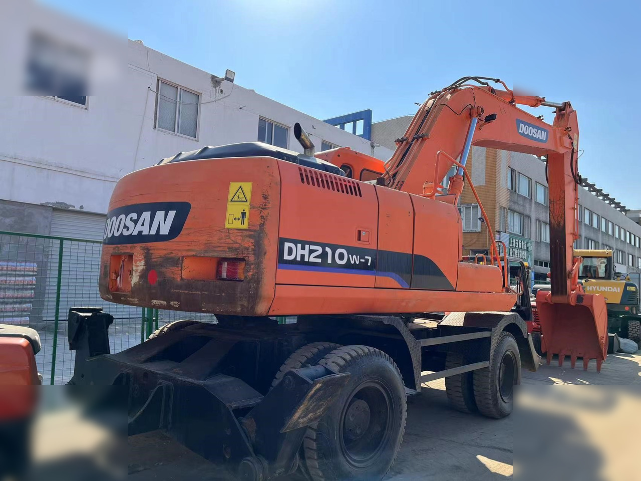 DOOSAN DH210W-7 - Escavatore gommato: foto 2 DOOSAN DH210W-7 - Escavatore gommato: foto 2