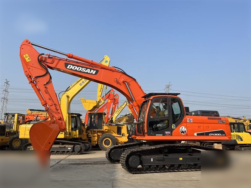DOOSAN DX300 LC-9C - Escavatore cingolato: foto 1 DOOSAN DX300 LC-9C - Escavatore cingolato: foto 1