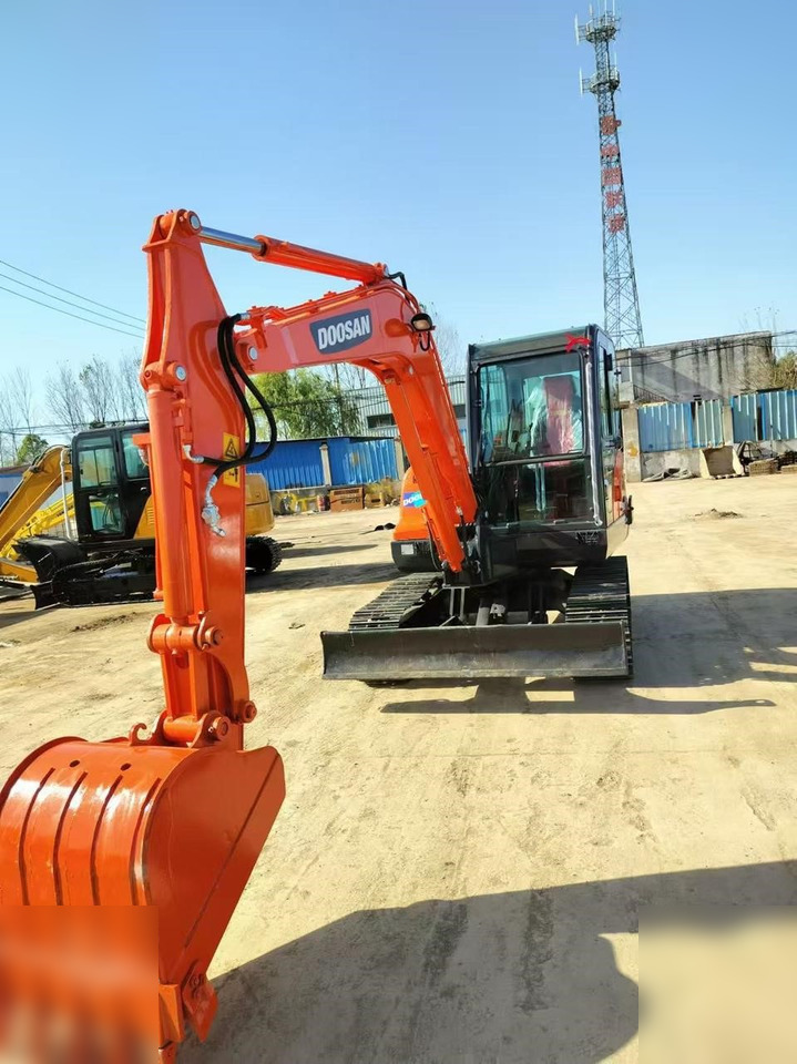 DOOSAN DX60-9C - Escavatore cingolato: foto 4 DOOSAN DX60-9C - Escavatore cingolato: foto 4