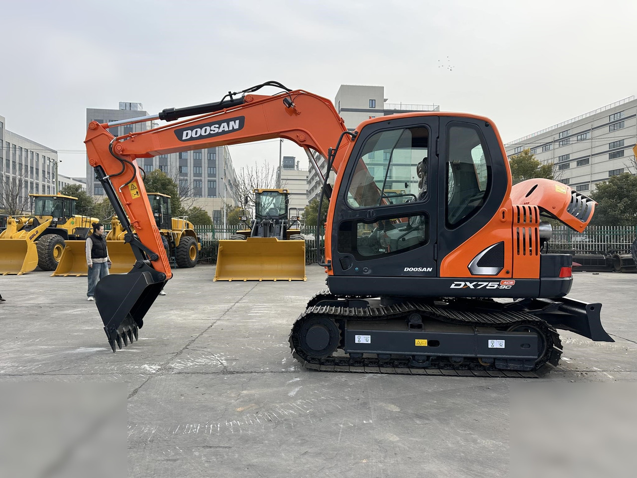 DOOSAN DX75-9CN - Escavatore cingolato: foto 1 DOOSAN DX75-9CN - Escavatore cingolato: foto 1