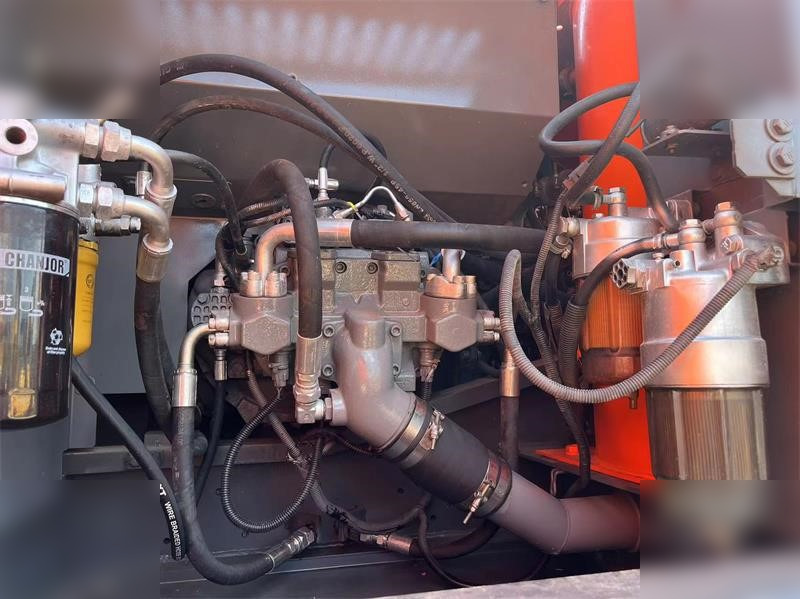 HITACHI ZX240-3 - Escavatore cingolato: foto 5 HITACHI ZX240-3 - Escavatore cingolato: foto 5