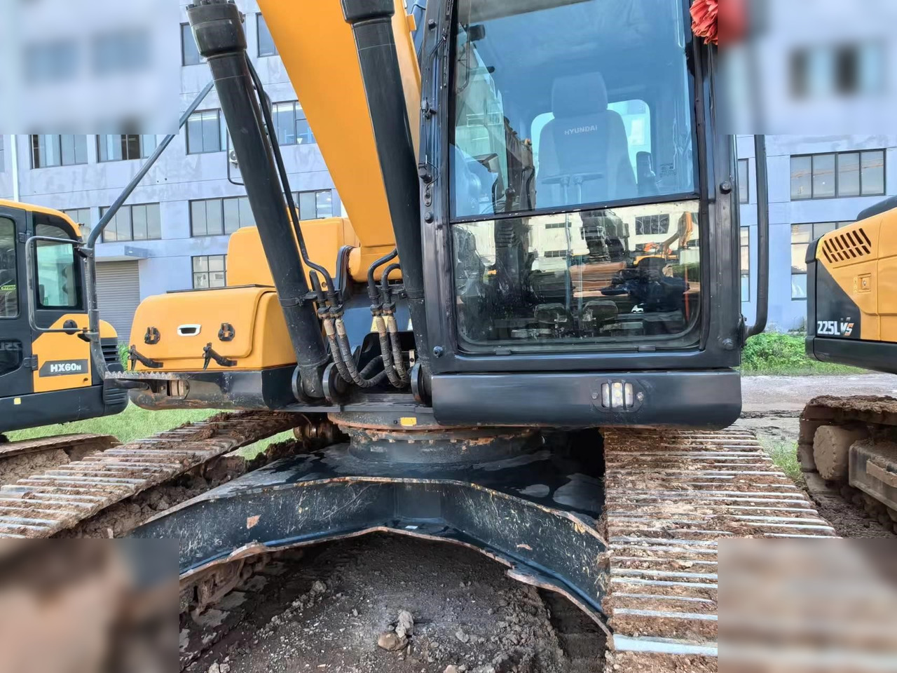 HYUNDAI 225LC-9 - Escavatore cingolato: foto 3 HYUNDAI 225LC-9 - Escavatore cingolato: foto 3