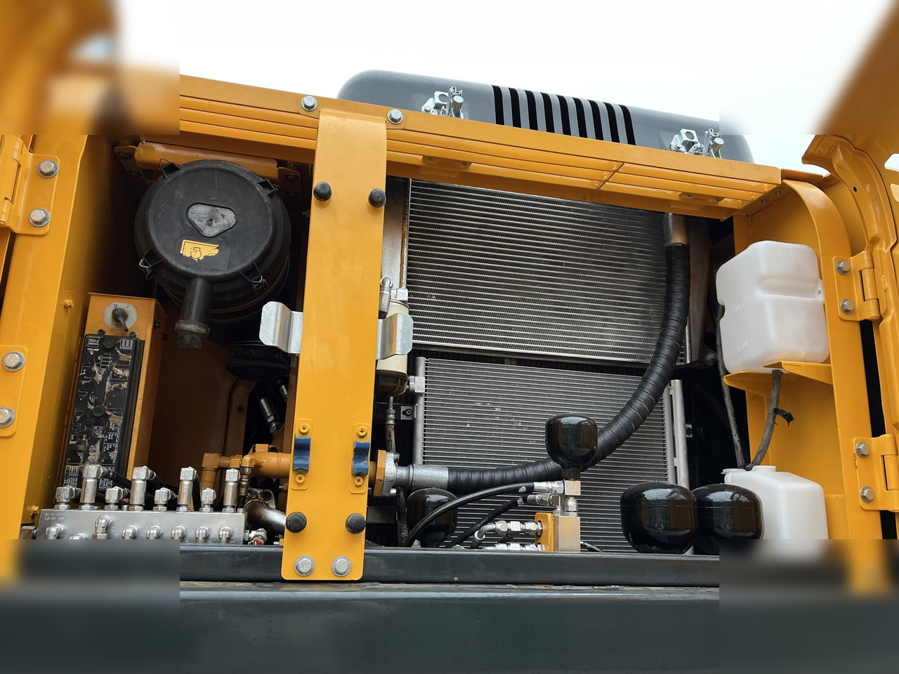 Escavatore gommato HYUNDAI ROBEX 210W-9: foto 6