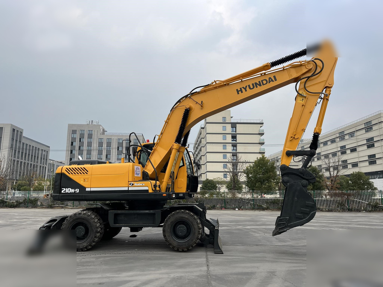 HYUNDAI ROBEX 210W-9 - Escavatore gommato: foto 4 HYUNDAI ROBEX 210W-9 - Escavatore gommato: foto 4