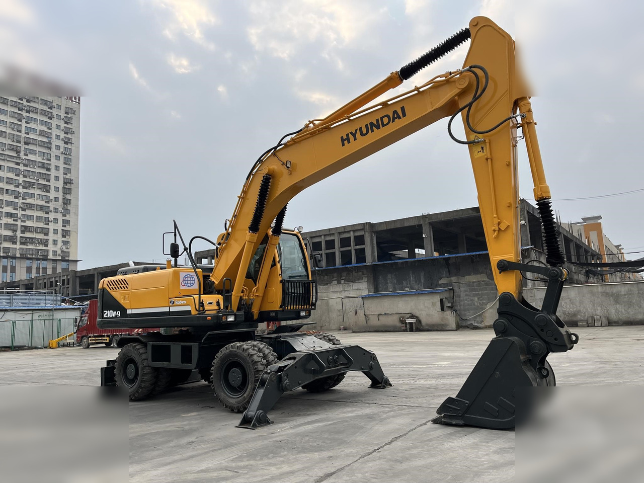 HYUNDAI ROBEX 210W-9 - Escavatore gommato: foto 2 HYUNDAI ROBEX 210W-9 - Escavatore gommato: foto 2